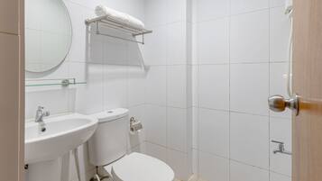 Dusj, toalettartikler (inkludert), håndklær og såpe
