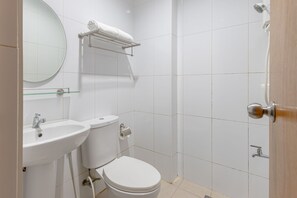 Ducha, artículos de tocador gratuitos, toallas, jabón