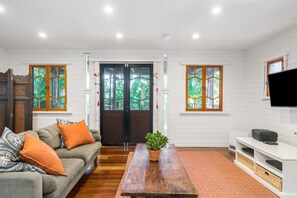 Classic House, 4 Bedrooms | Living area
