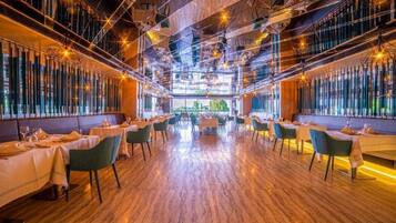 4 restauranter, frokost serveres