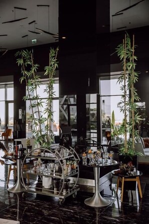 8 bares o lounges, bar junto a la alberca, bar en la playa 