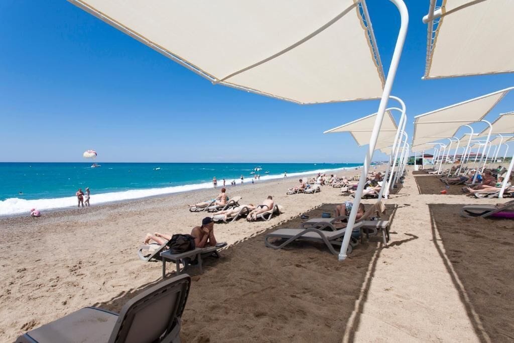 Private beach, free beach shuttle, sun-loungers, beach umbrellas