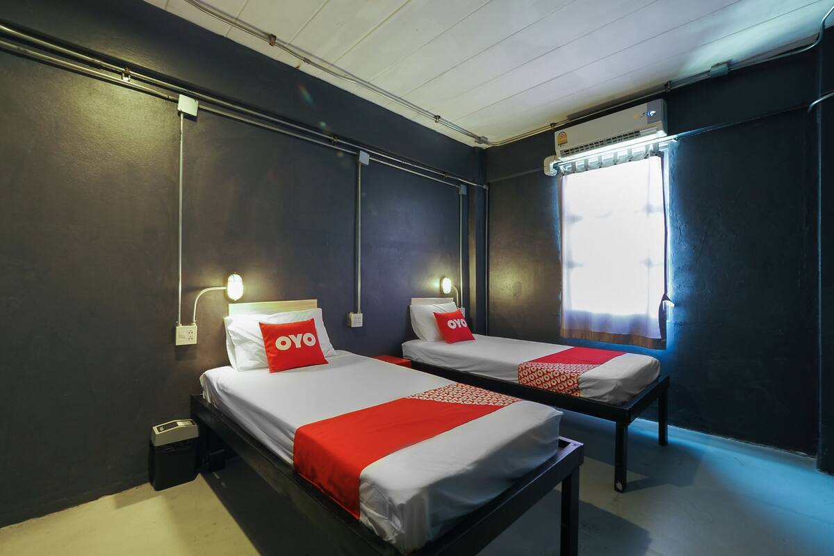 Chambre Premium avec lits jumeaux, salle de bains commune | Wi-Fi gratuit, draps fournis
