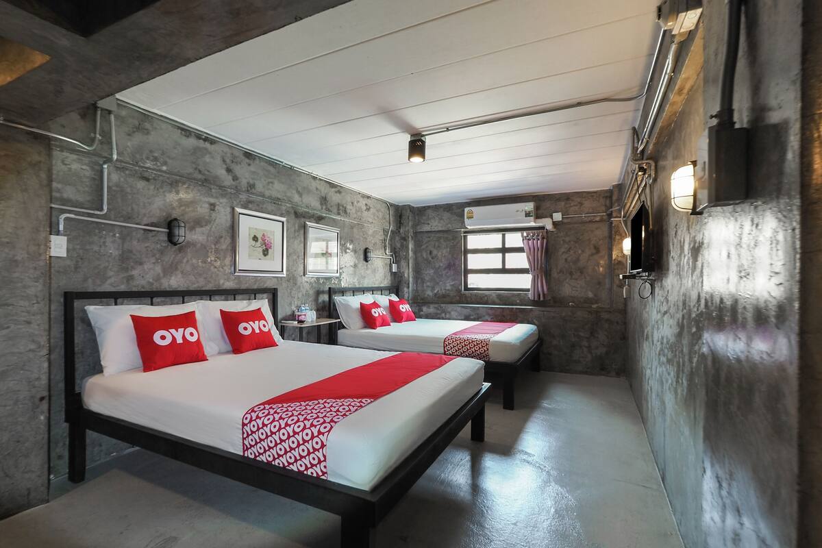 Chambre Familiale, salle de bains commune | Wi-Fi gratuit, draps fournis