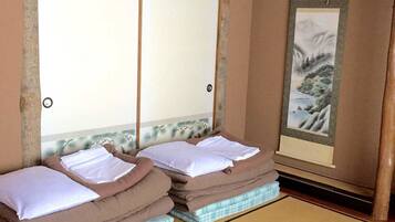 Twin Room, Non Smoking, Shared Bathroom | WiFi (free)