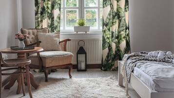 Double Room (No. 2) | Iron/ironing board, rollaway beds, free WiFi, bed sheets