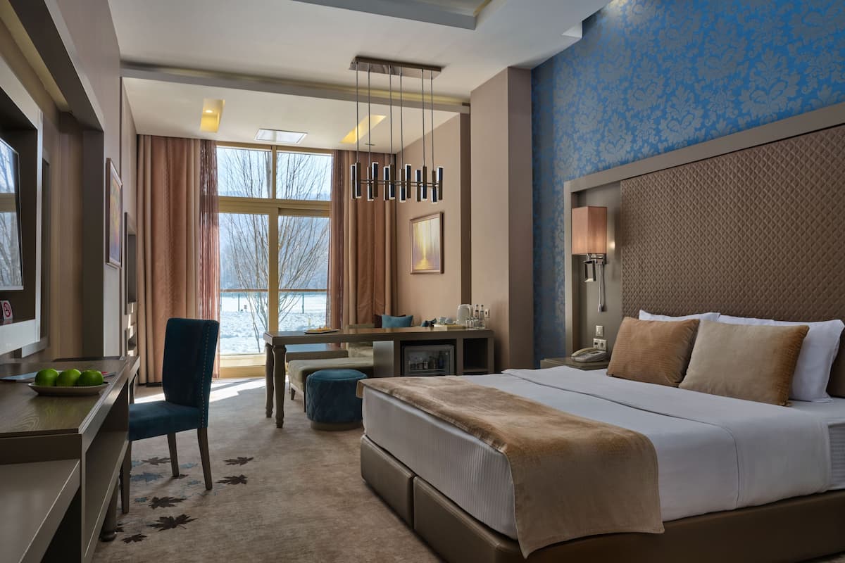 Superior dubbelrum | Minibar, värdeförvaringsskåp på rummet och individuell inredning