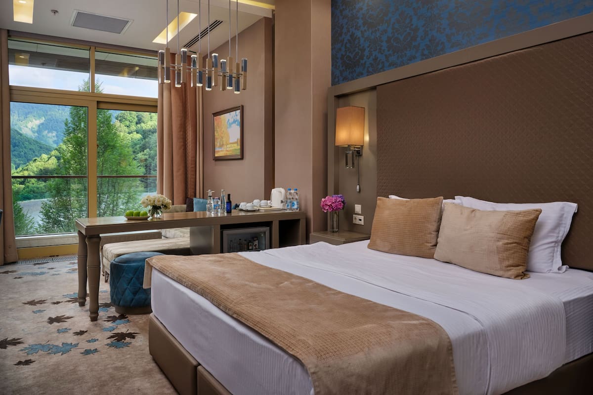 Superior-rum | Minibar, värdeförvaringsskåp på rummet och individuell inredning