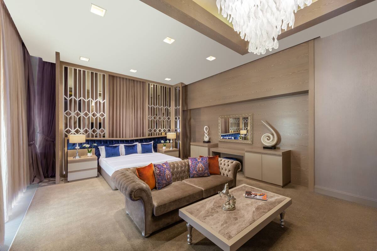 Suite reial | Minibar, caixa forta a l'habitació i escriptori 