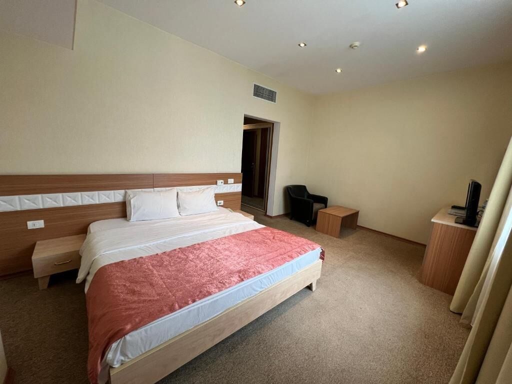 Kamar Double atau Twin Standar | Brankas, meja kerja, Wi-Fi gratis, dan seprai linen