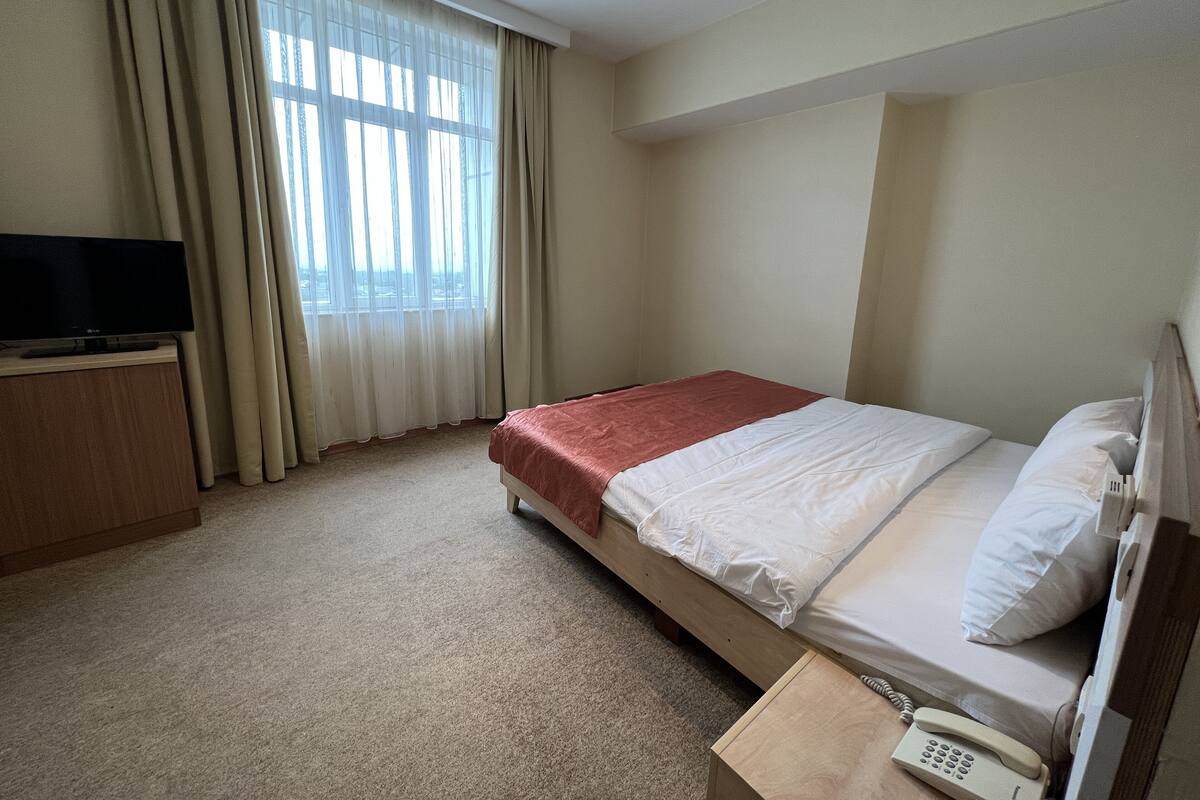 Standard Double or Twin Room | In-room safe, desk, WiFi (free), bed sheets