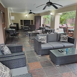 Outdoor banquet area - Royal Game Guest House (Phalaborwa)