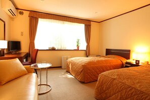 In-room safe, desk, free WiFi, bed sheets - Dormy Club Karuizawa (Karuizawa)