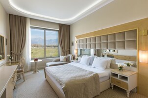 Quarto casal superior | Frigobar, cofres nos quartos, quartos à prova de som