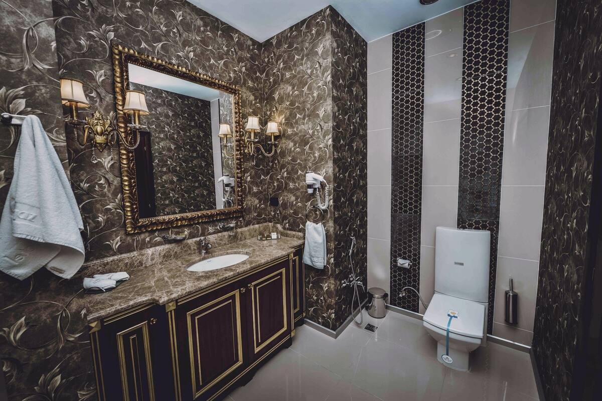 King Suite | Bathroom | Shower, designer toiletries, hair dryer, slippers