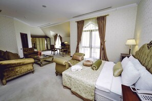 In-room safe, soundproofing, iron/ironing board, free WiFi