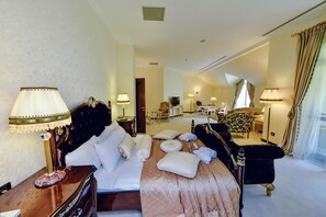 ตู้นิรภัยในห้องพัก, ห้องเก็บเสียง, เตารีด/โต๊ะรีดผ้า, Wi-Fi ฟรี