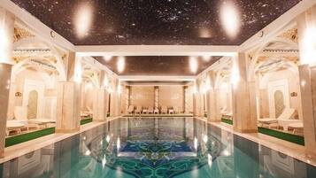 Kolam renang tertutup, kolam renang terbuka