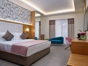 Standard Double Room | Minibar, in-room safe, soundproofing, iron/ironing board