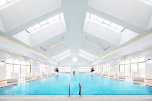 من حمّامات السباحة المغطاة، حمّام سباحة خارجي