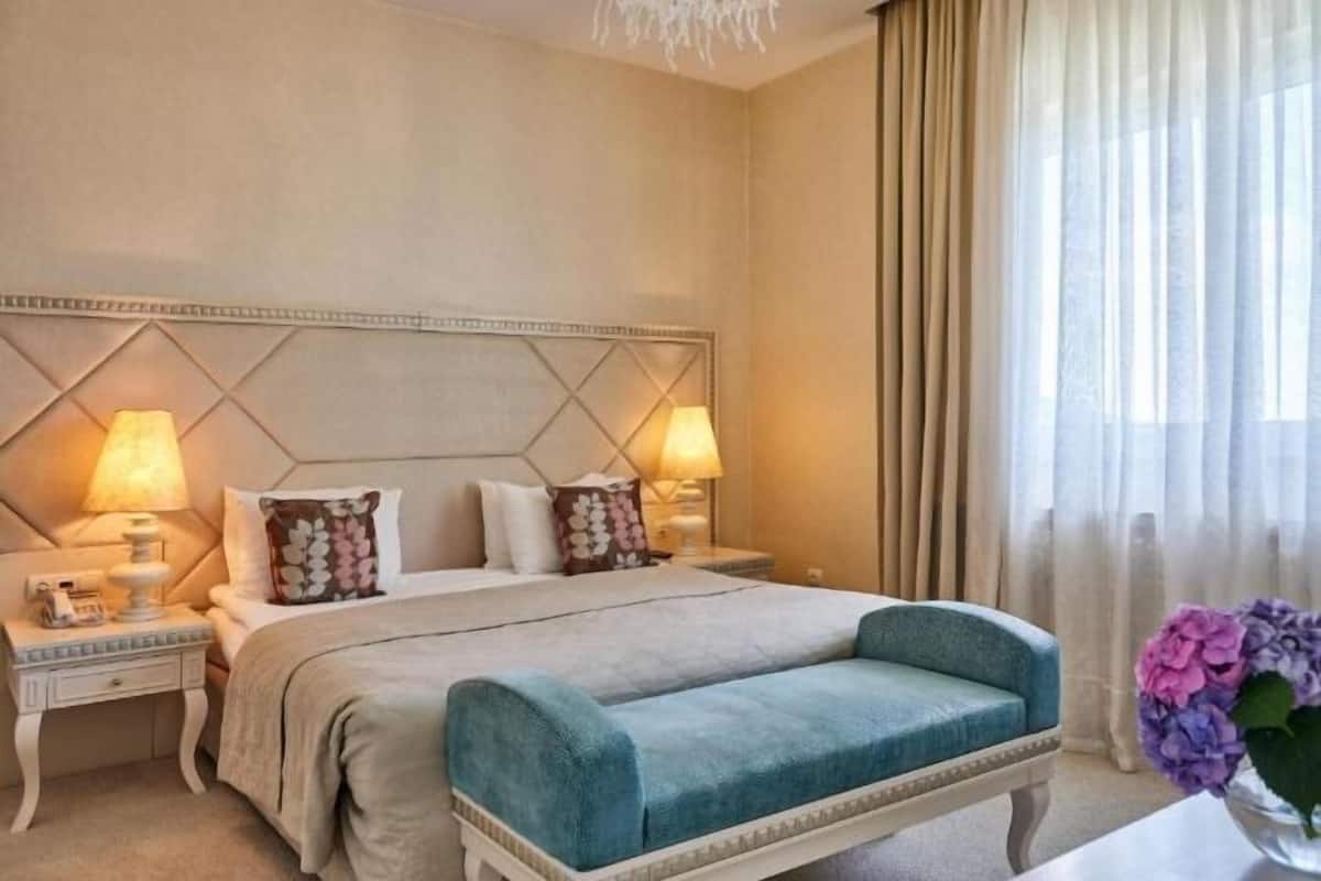 3 chambres, minibar, coffres-forts dans les chambres
