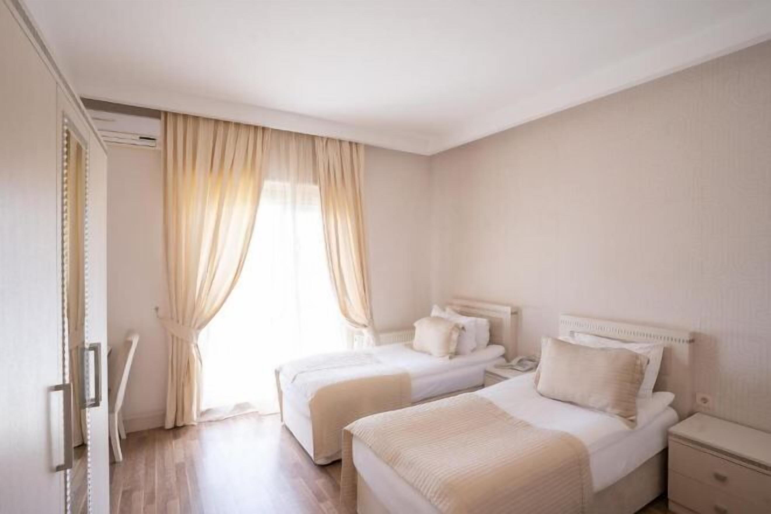 Minibar, in-room safe, soundproofing, iron/ironing board