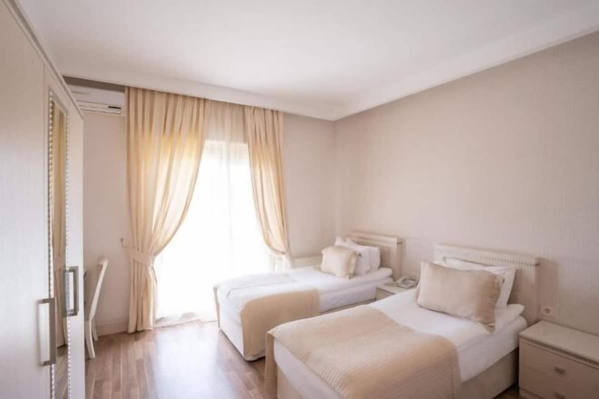 3 chambres, minibar, coffres-forts dans les chambres