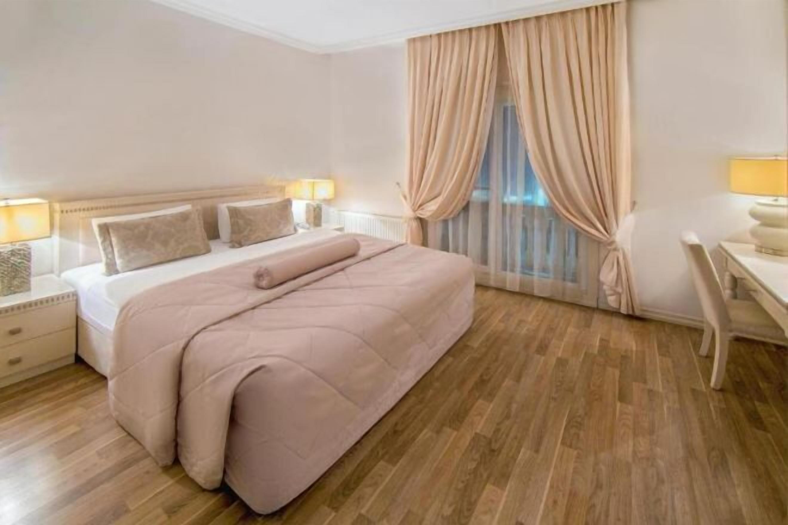 Minibar, in-room safe, soundproofing, iron/ironing board