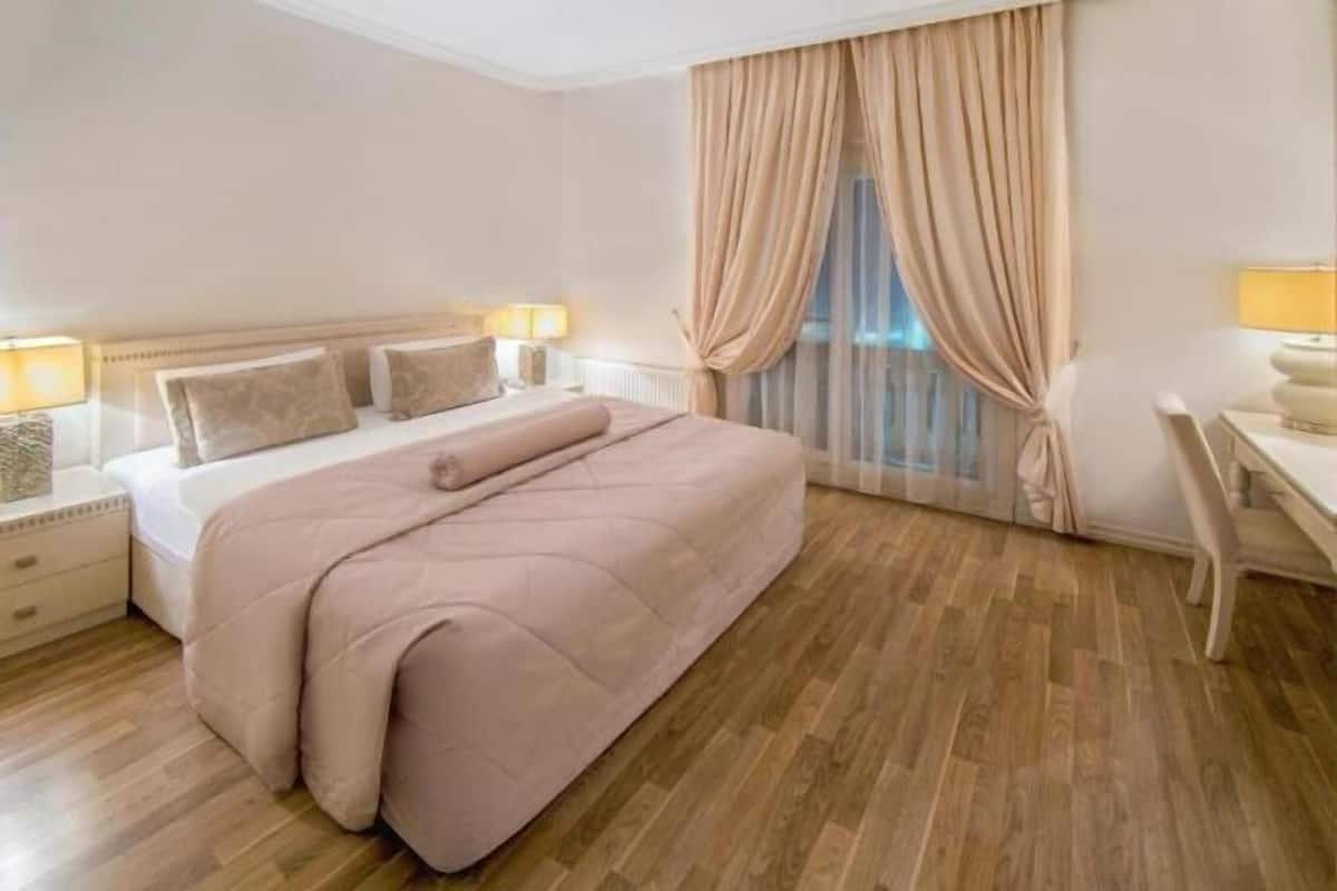 3 chambres, minibar, coffres-forts dans les chambres