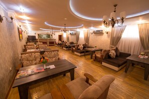 2 restaurants, breakfast served - Qebele Yeddı Gozel Hotel (Gabala)