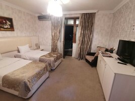 Habitación estándar con 2 camas individuales | Ropa de cama de alta calidad, caja fuerte, sistema de insonorización