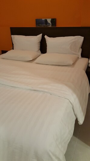 Double Room without Window | Frette Italian sheets, individually decorated, individually furnished - Mr.sea in Bangkok (Bangkok)