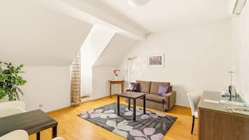 Suite | Zimmersafe, Schreibtisch, schallisolierte Zimmer, BĂŒgeleisen/BĂŒgelbrett