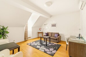 Suite | In-room safe, desk, soundproofing, iron/ironing board