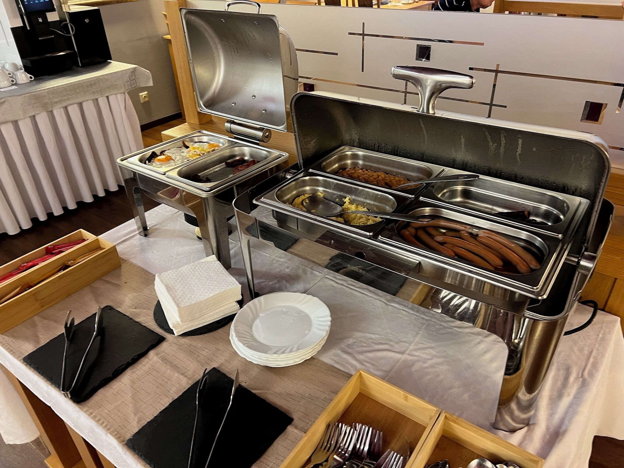 Free buffet breakfast 