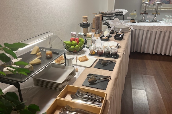 Free buffet breakfast