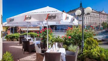 Khu ẩm thực ngoài trời