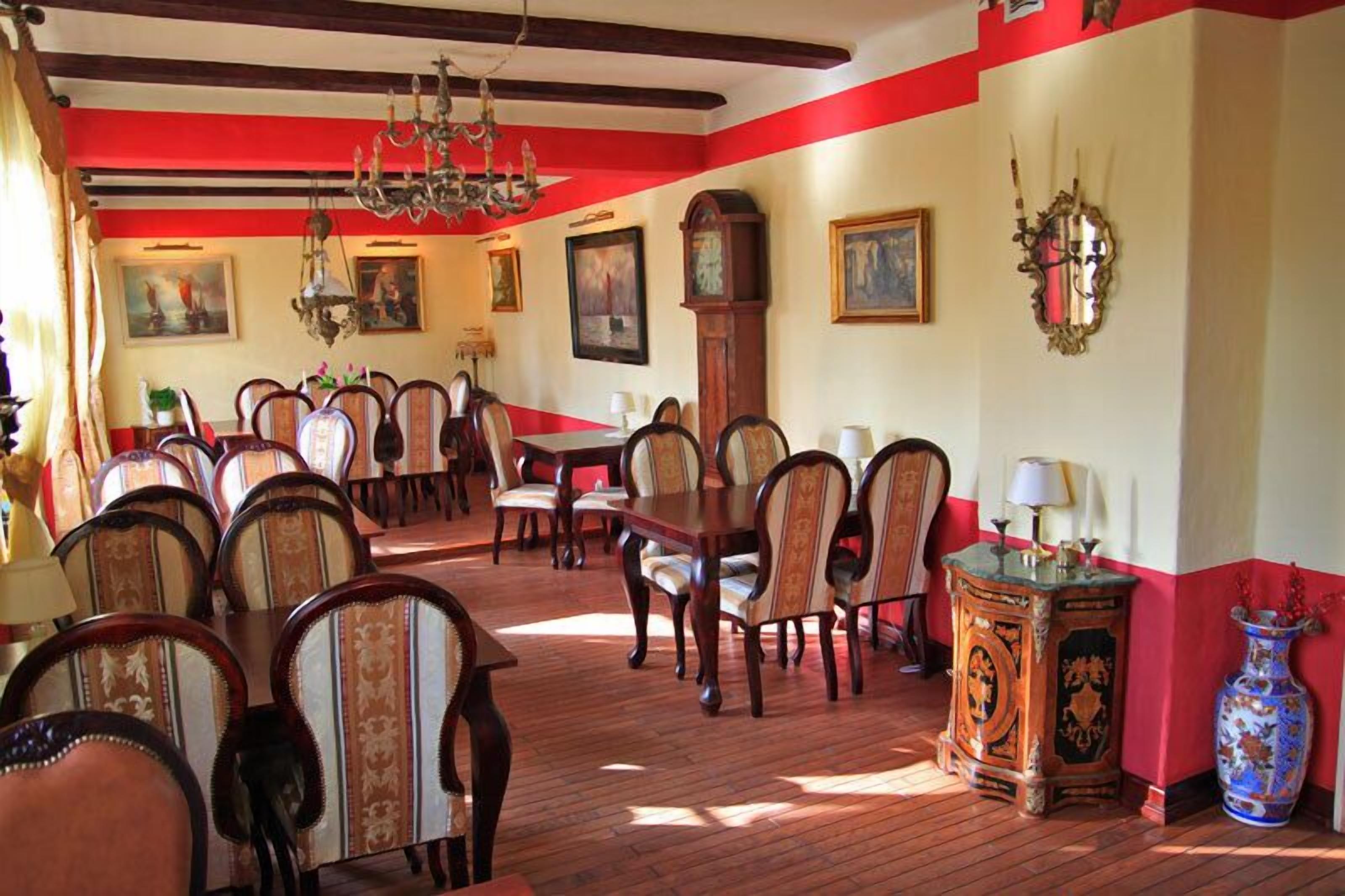 daily continental breakfast (pln 30 per person)