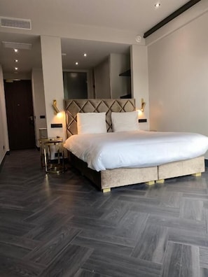 Executive Room | In-room safe, desk, free WiFi - Camp Inn Hotel Amsterdam (Amsterdam)