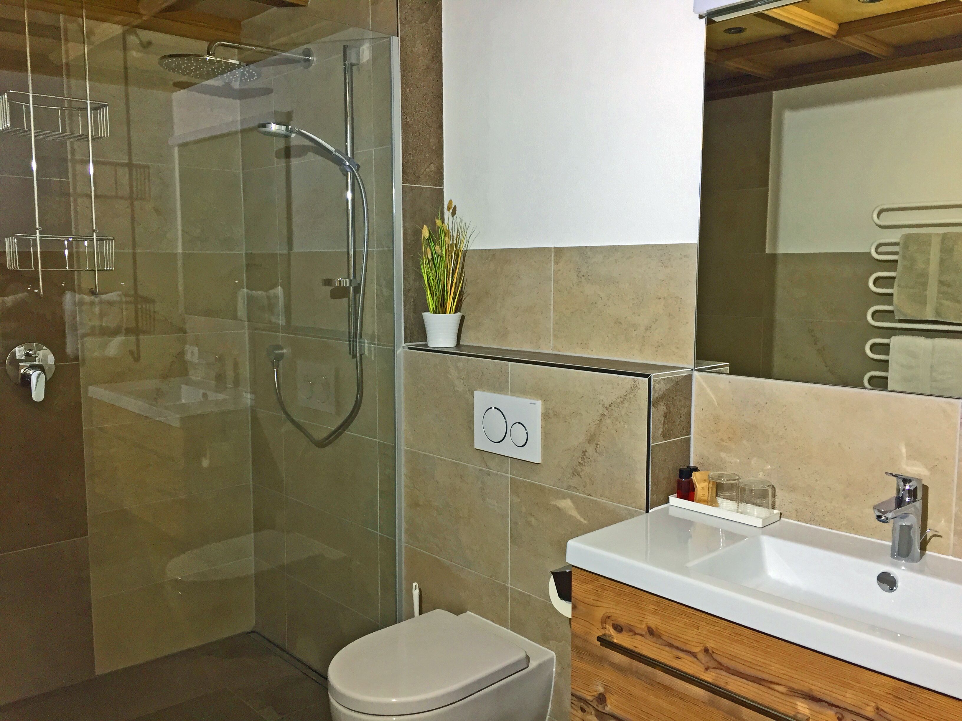 comfort double room, 1 king bed, mountain view | bathroom | shower, deep-soaking bathtub, free toiletries, hair dryer