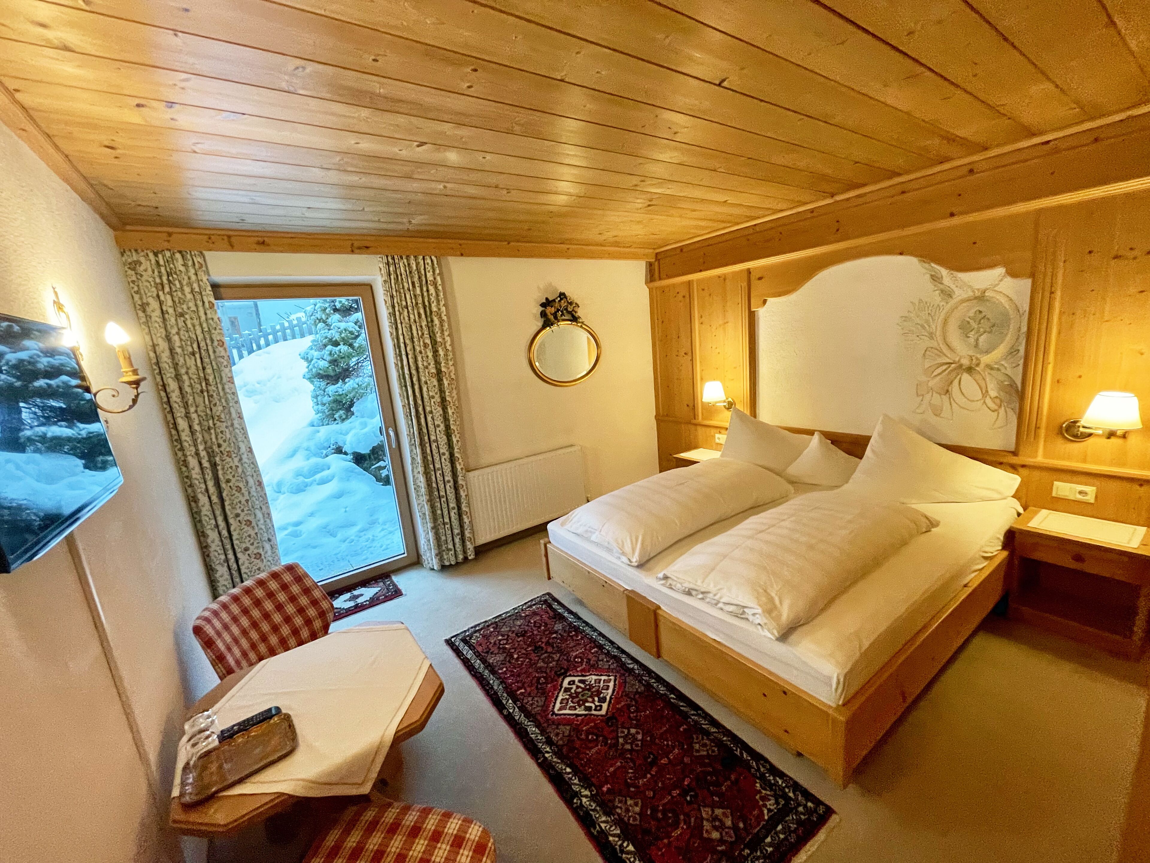 deluxe suite, 2 bedrooms, refrigerator, mountain view | egyptian cotton sheets, premium bedding, down duvets, in-room safe