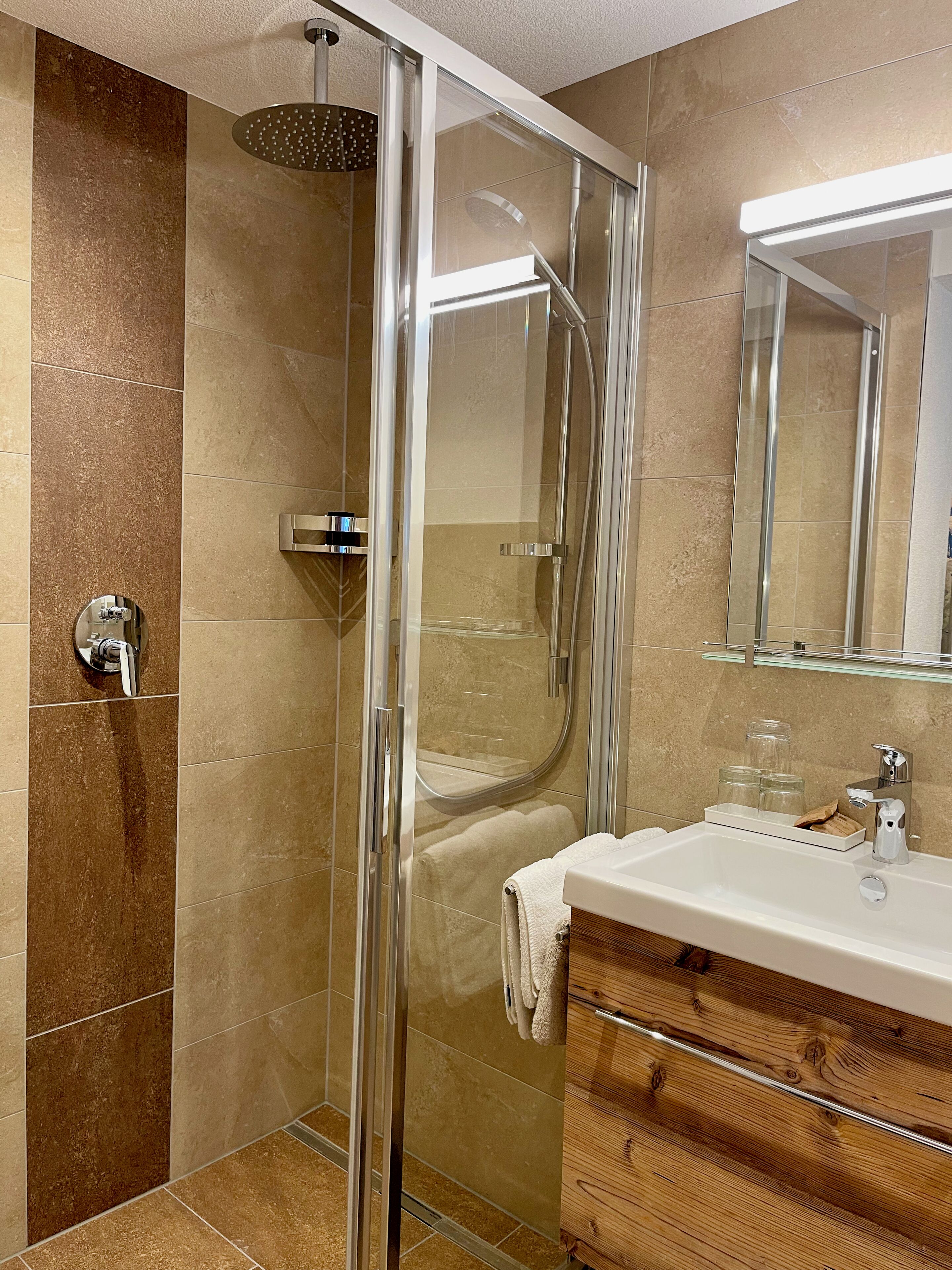 shower, deep-soaking bathtub, free toiletries, hair dryer