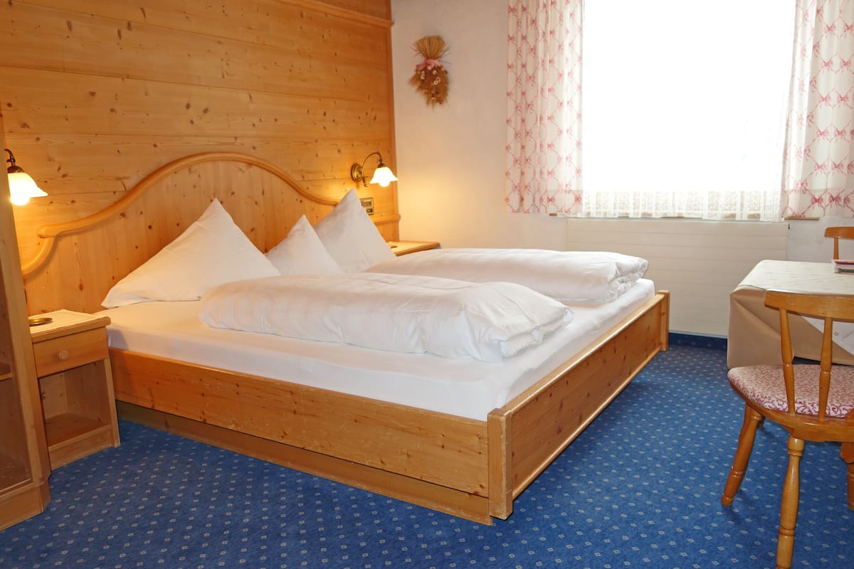 Comfort Double Room, 1 King Bed, Mountain View