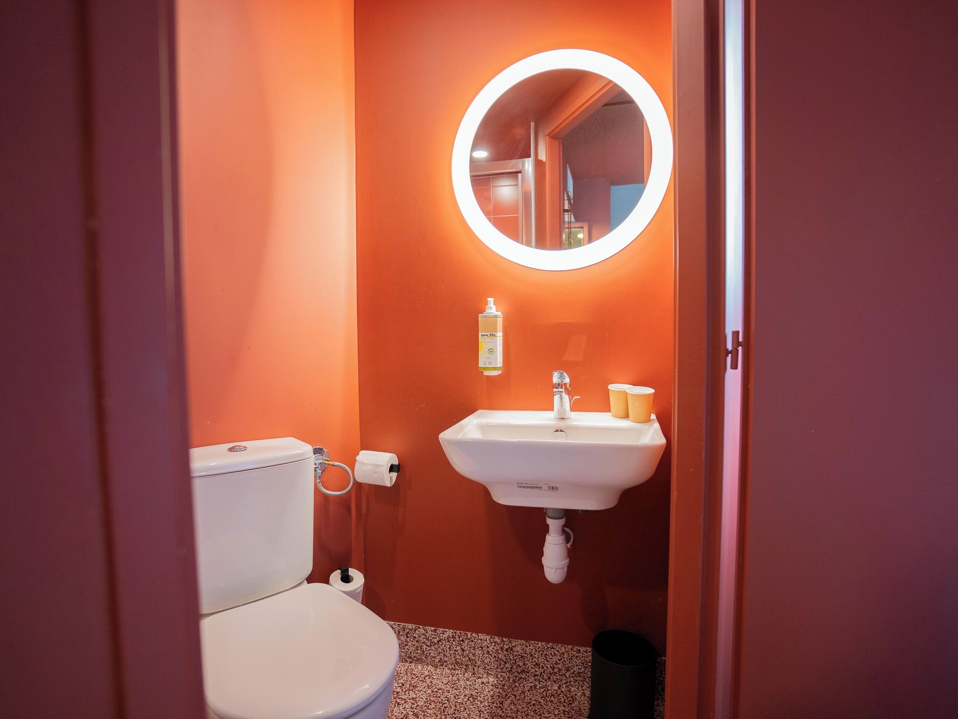 room, 2 single beds (little pop ) | bathroom | shower, eco-friendly toiletries, hair dryer, towels