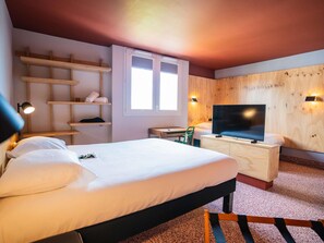 Habitación familiar (Pop. 4 people) | Escritorio, cortinas opacas, cunas gratuitas y wifi gratis