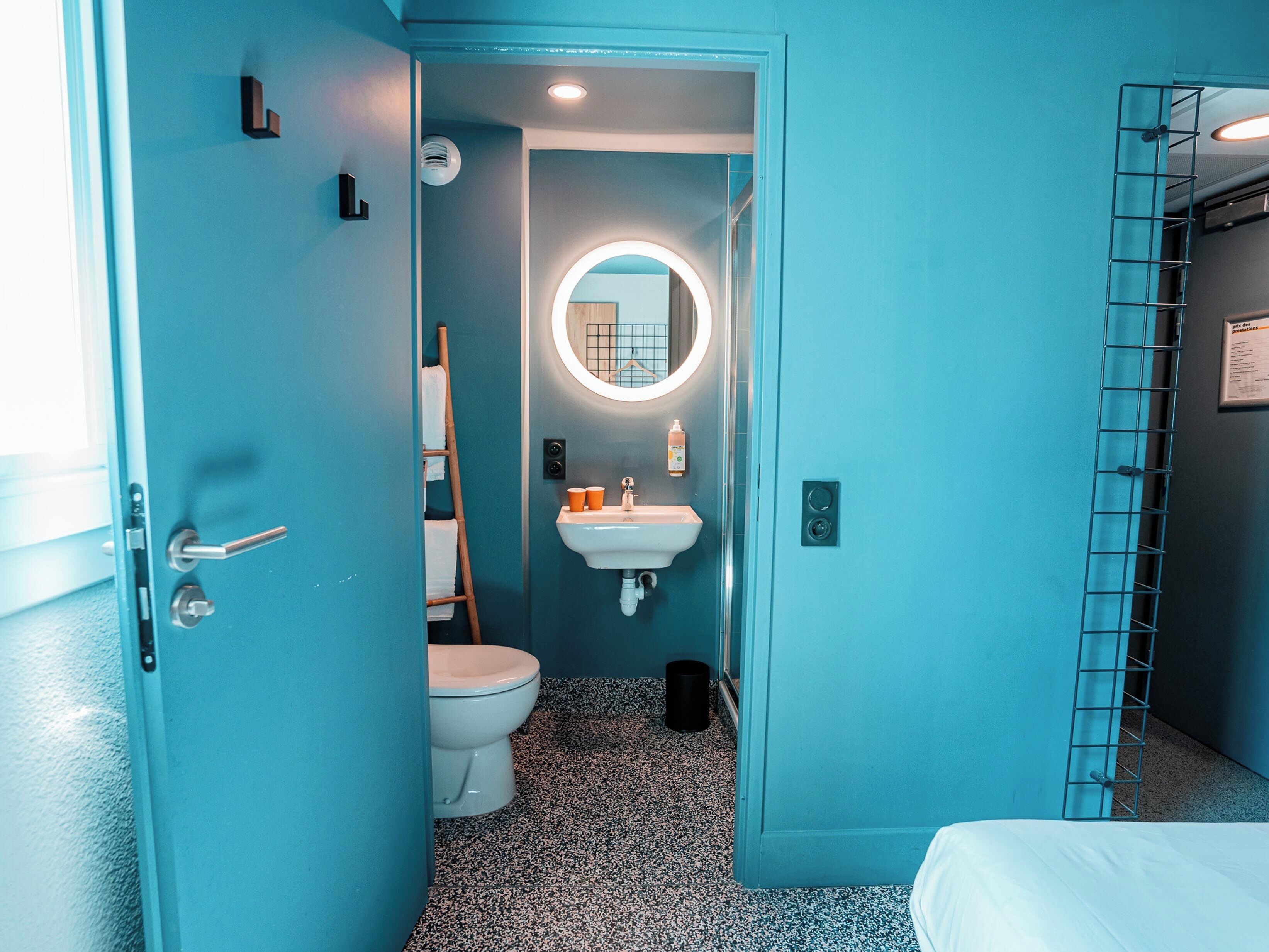 double room, 1 double bed (little pop ) | bathroom | shower, eco-friendly toiletries, hair dryer, towels