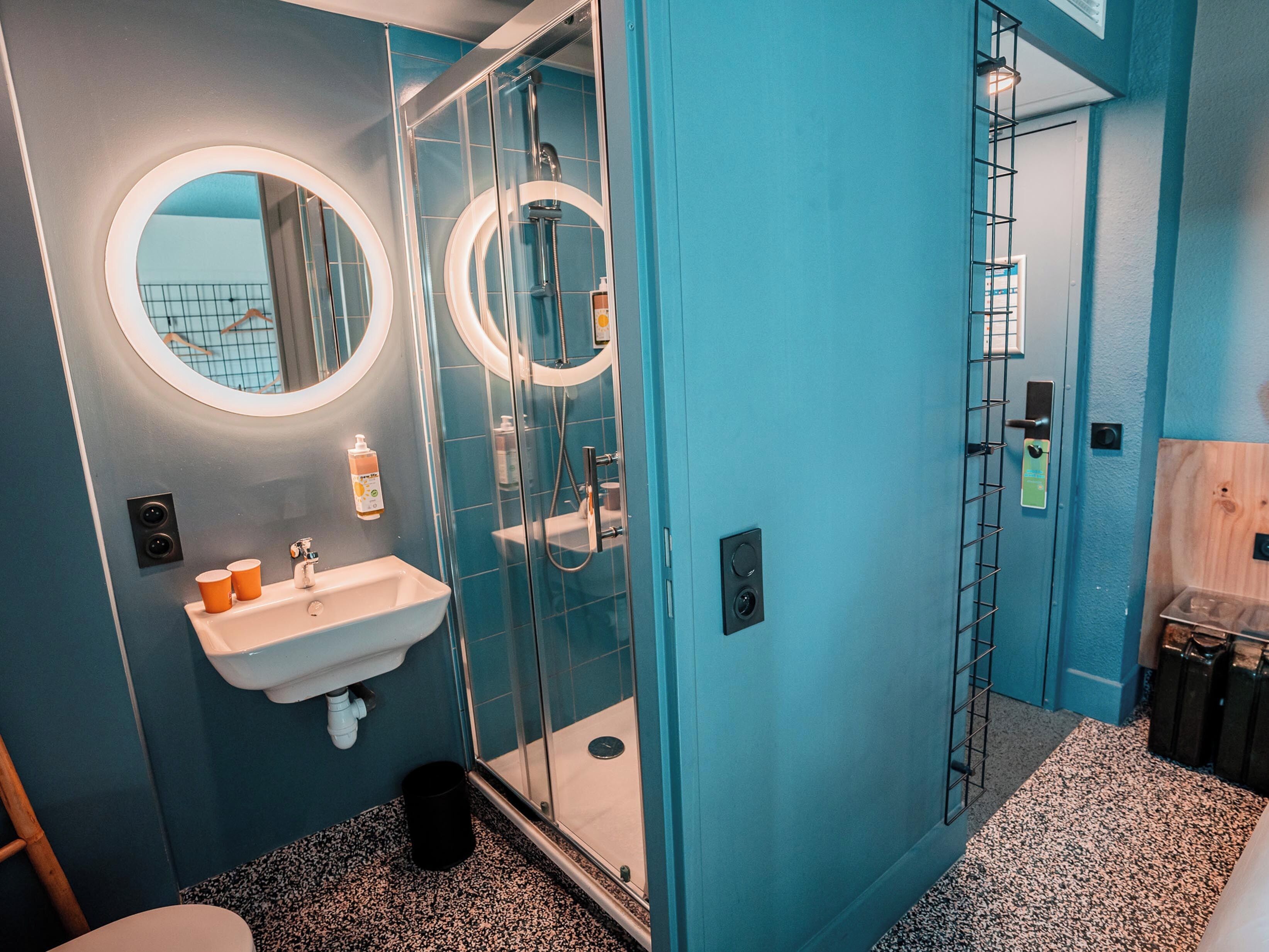 double room, 1 double bed (little pop ) | bathroom | shower, eco-friendly toiletries, hair dryer, towels