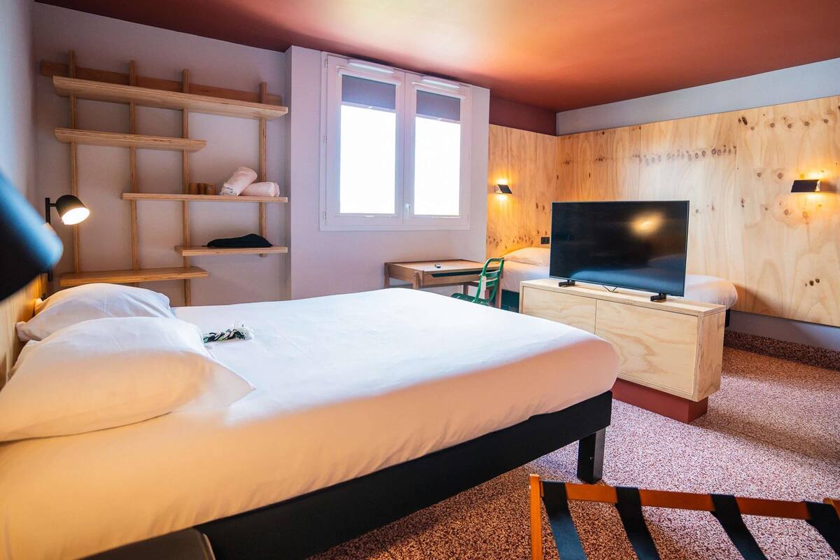 Habitación familiar (Pop. 4 people) | Escritorio, cortinas blackout, cunas gratuitas y wifi gratis