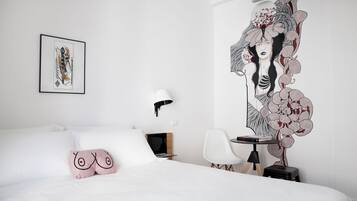 Quarto superior, 1 cama King, terraço | Roupas de cama premium, frigobar, cofres nos quartos, escrivaninha