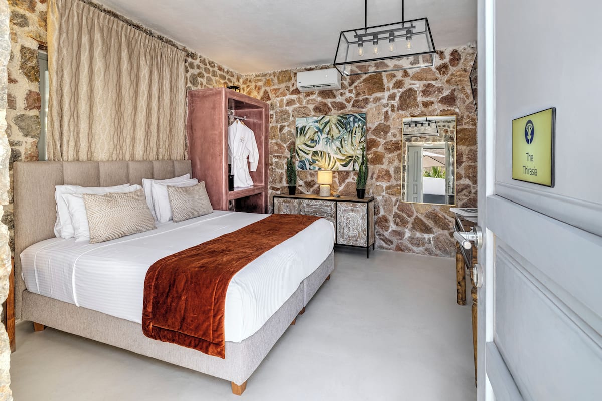 Deluxe Suite | 2 bedrooms, Egyptian cotton sheets, premium bedding, down duvets